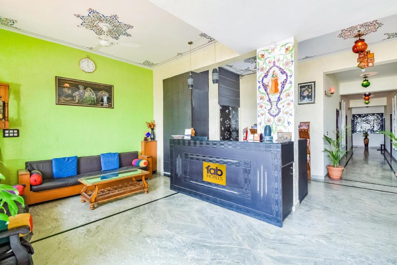 Fabhotel Everest International อุเดเปอร์ ภายนอก รูปภาพ