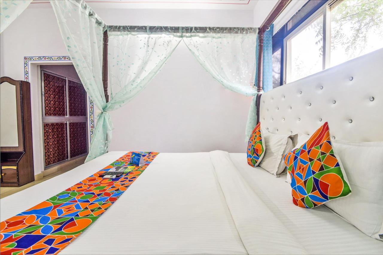 Fabhotel Everest International อุเดเปอร์ ภายนอก รูปภาพ