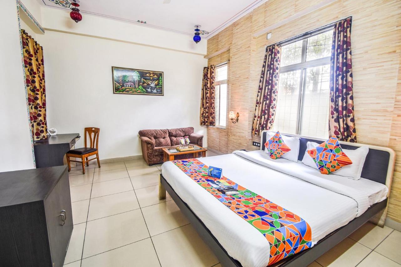 Fabhotel Everest International อุเดเปอร์ ภายนอก รูปภาพ
